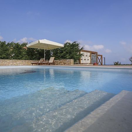 Ameadros Resort Mantzavináta エクステリア 写真