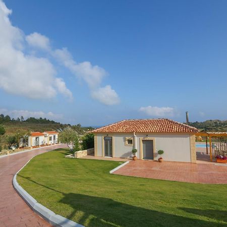 Ameadros Resort Mantzavináta エクステリア 写真