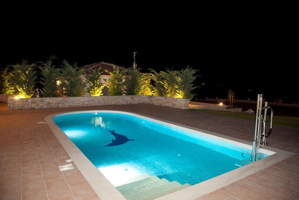 Ameadros Resort Mantzavináta エクステリア 写真