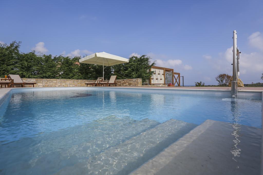 Ameadros Resort Mantzavináta エクステリア 写真