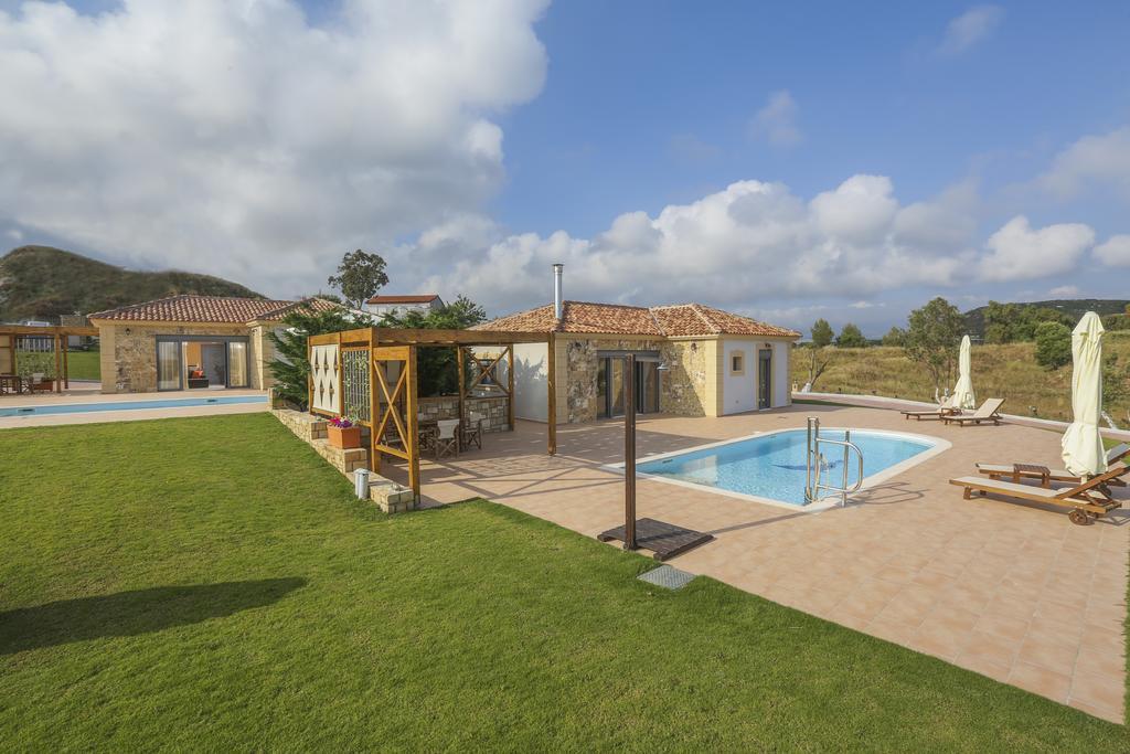 Ameadros Resort Mantzavináta エクステリア 写真